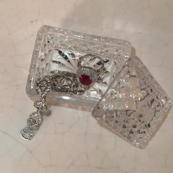 Cut Glass Princess Trinket Box, Pressed Glass Rectangular Tiny Glass Container - Picture 5 of 16